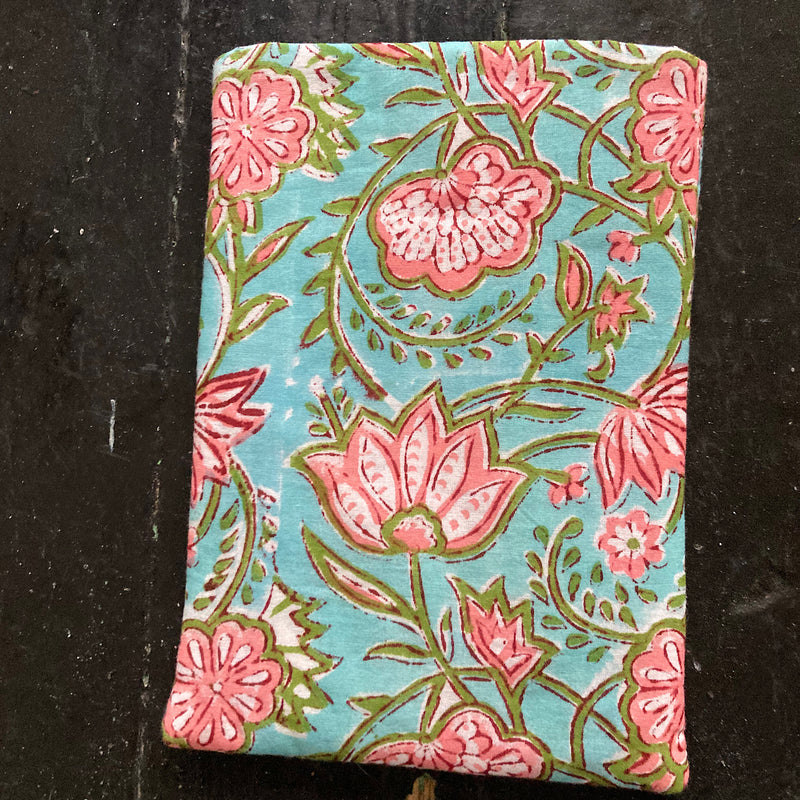 Etui à tablette, livre.