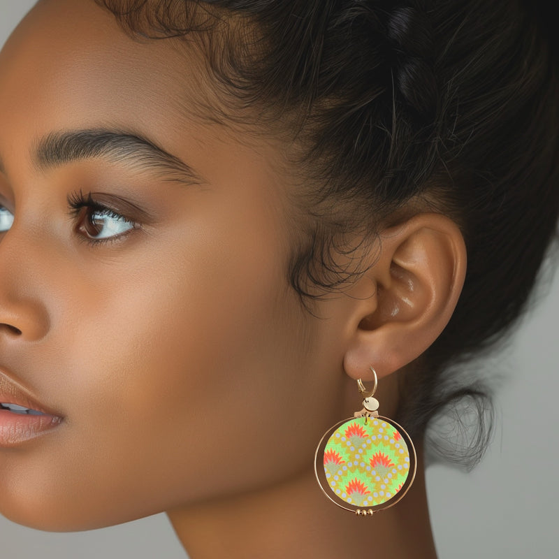 Boucles d’oreilles créoles dorées & tissu – Bijou fait main, léger et élégant
