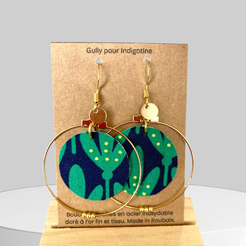 Boucles d’oreilles créoles dorées & tissu – Bijou fait main, léger et élégant