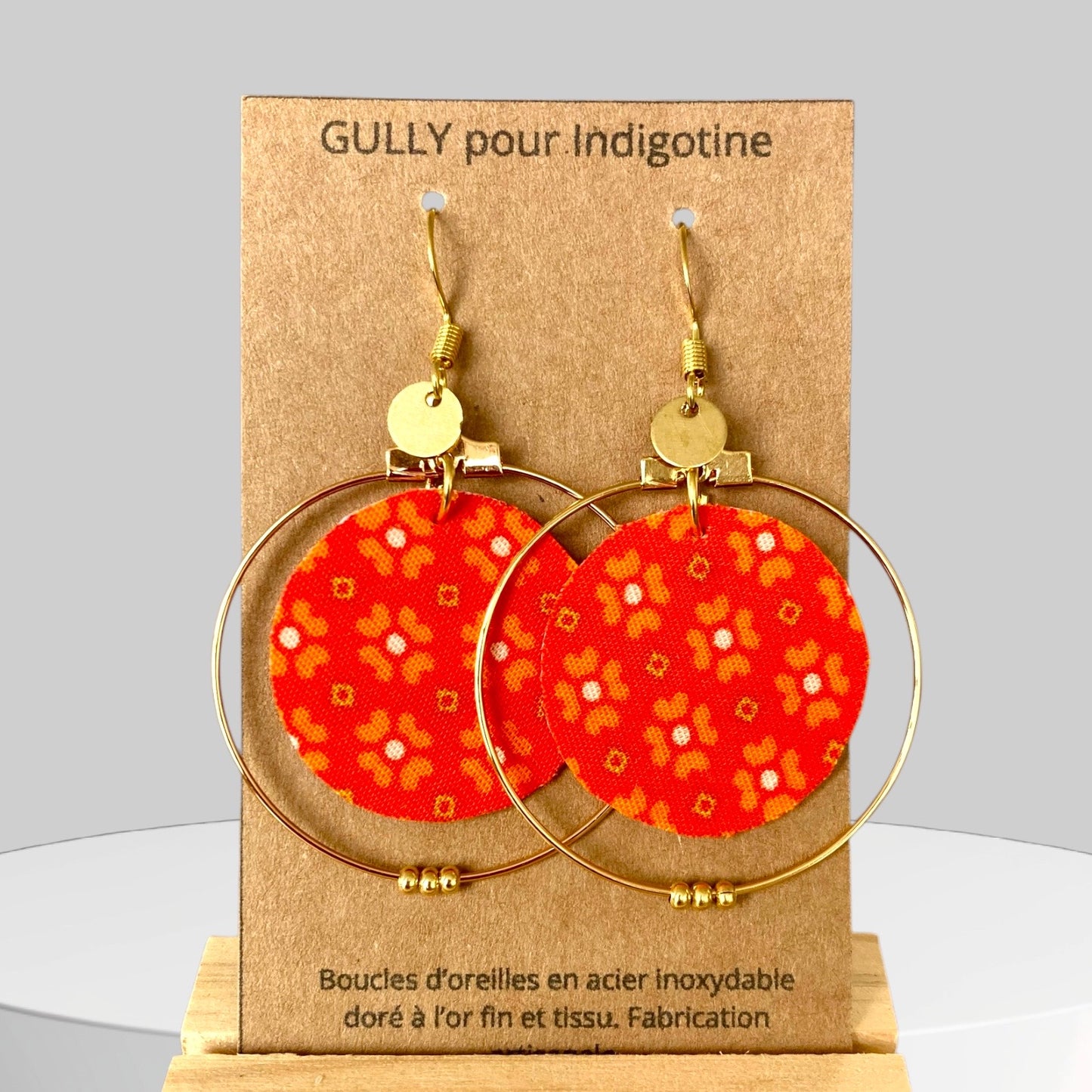 Boucles d’oreilles créoles dorées & tissu – Bijou fait main, léger et élégant