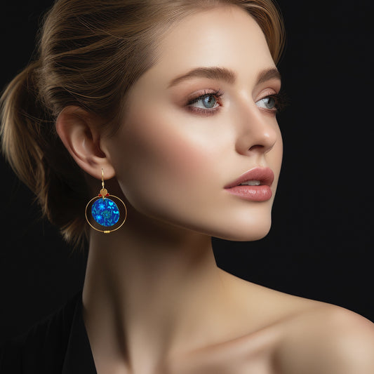 Boucles d’oreilles créoles dorées & tissu – Bijou fait main, léger et élégant