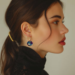 Boucles d’oreilles créoles dorées & tissu – Bijou fait main, léger et élégant